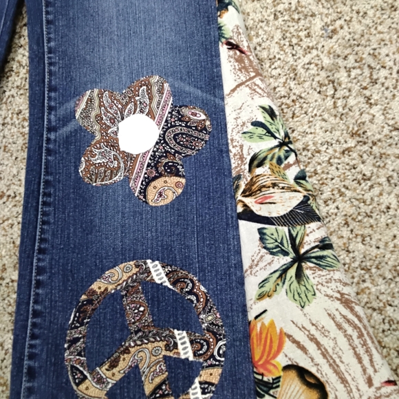 3830 Size 12 1/2 Zara Bohemian Floral Patchwork Flare Jeans - Picture 2 of 7